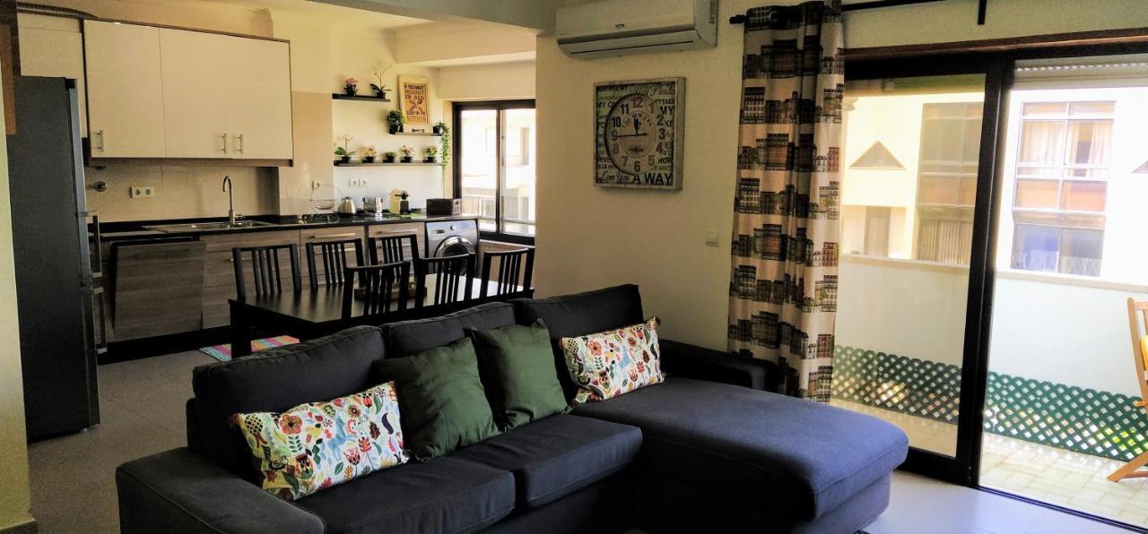 Large Apartment Near The Beach And Lisbon Costa de Caparica Exterior foto