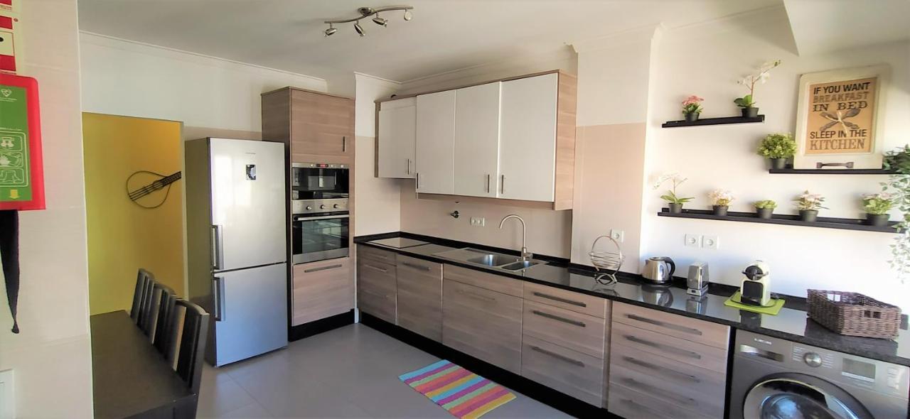 Large Apartment Near The Beach And Lisbon Costa de Caparica Exterior foto