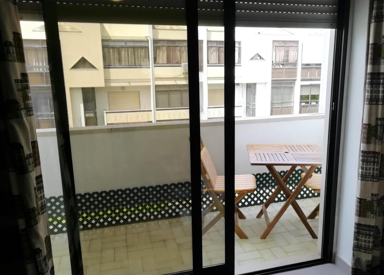 Large Apartment Near The Beach And Lisbon Costa de Caparica Exterior foto